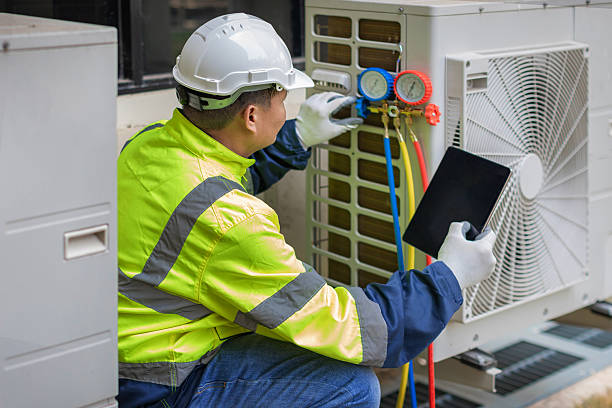 Professional Hvac technician working in Greenbelt, MD